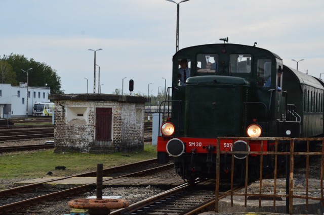 Zabytkowe pociągi Harry, Tom i Dick przyjadą do Żagania w niedzielę 21 marca 2021. To forma uczczenia 77. rocznicy Wielkiej Ucieczki