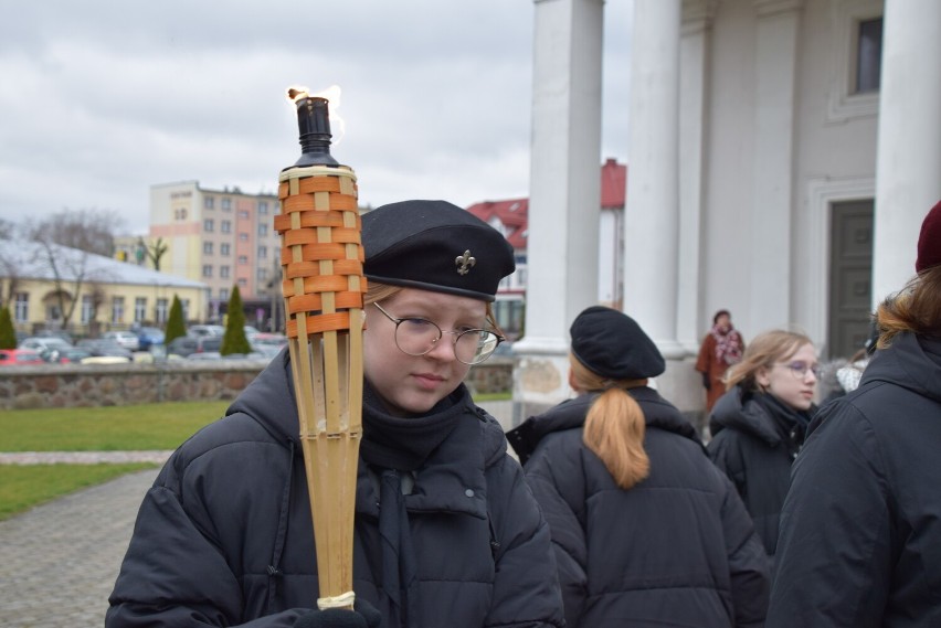 Ulicami Sokółki przeszła Droga Krzyżowa. Na trasie między dwoma kościołami wierni rozważali Mękę Pańską