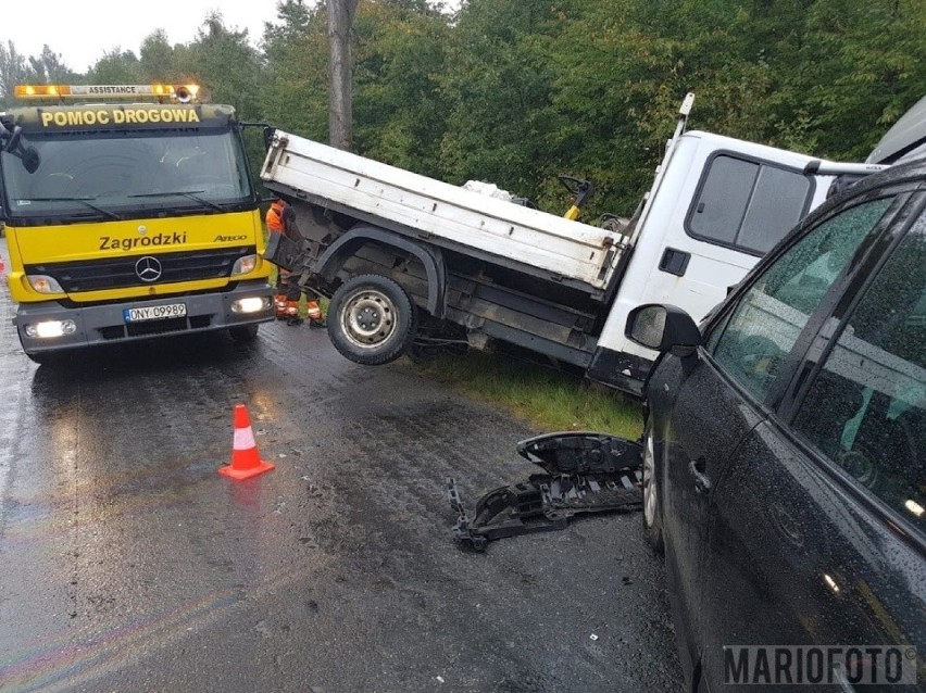 Bus i dwie osobówki zderzyły się pod Polskim Świętowem....