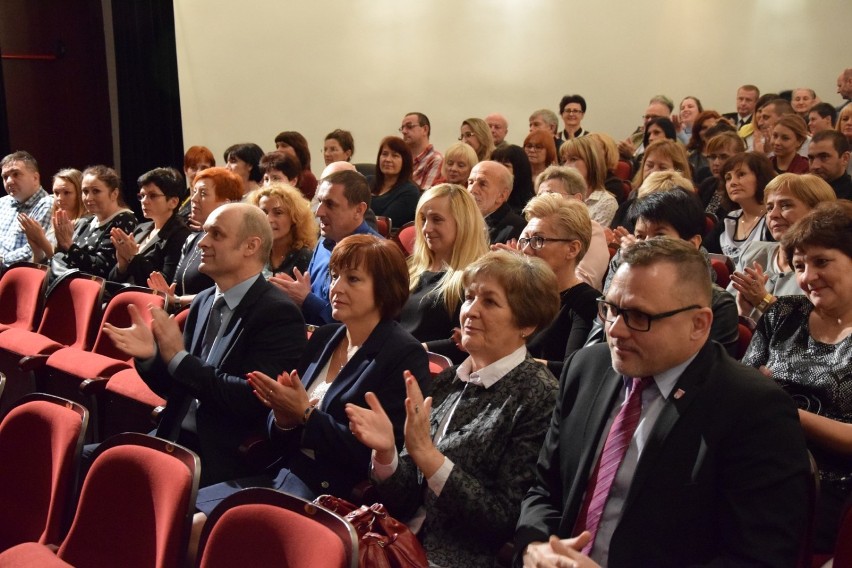 Dzień Pracownika Socjalnego w Sieradzu 2016. Miasto zaprosiło na uroczystość w Teatrze Miejskim