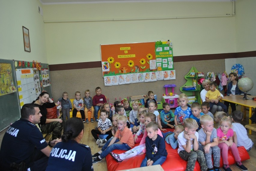 Policjanci z Radziejowa odwiedzili przedszkolaków w Morzycach, Kościelnej Wsi i Dobrem [zdjęcia]