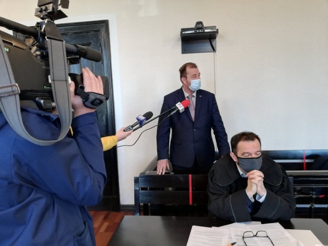Bogdan Dzakanowski decyzją sądu ma zapłacić 2 tys. zł grzywny w związku ze zniszczeniem baneru działaczy KOD-u