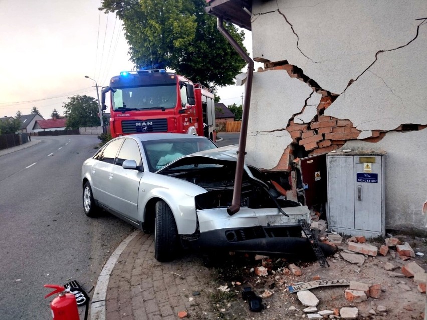 Gmina Wronki. Kierowca Audi wjechał w strażacką remizę! Budynek nie nadaje się do użytku. MAMY NOWE INFORMACJE [FOTO]