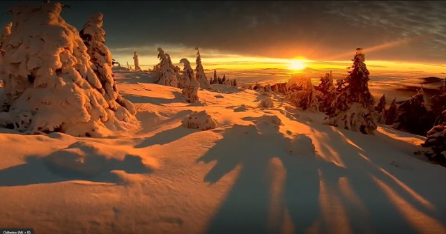 Zjazd skitourowy z Pilska o zachodzie słońca - zdjęcia z filmu.