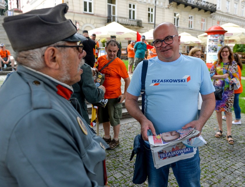 Tomasz Zimoch skuty w kajdanki przez Szwejka w Przemyślu [ZDJĘCIA]