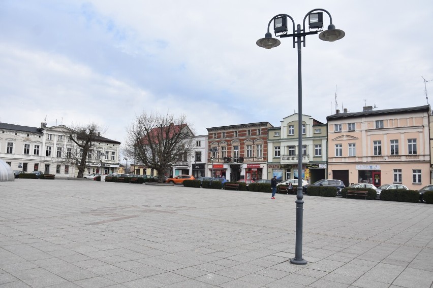Rynek w Wągrowcu będzie bardziej zielony. Tak, po 13 latach od wielkiej przebudowy, zadecydowali mieszkańcy. Zobacz jak zmieniał się plac
