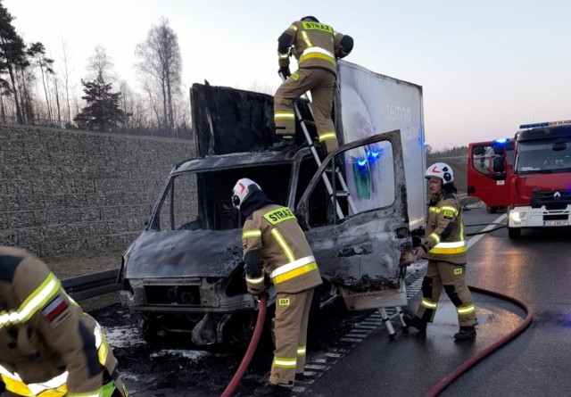 Pożar samochodu na autostradzie A1 pod Woźnikami