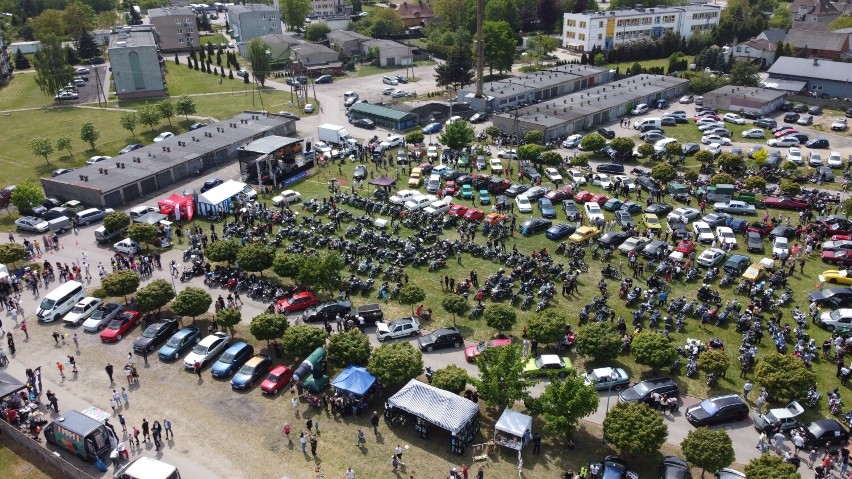 II Auto Moto Zlot w Gołańczy. Zabytkowe samochody i motocykle przyciągnęły miłośników motoryzacji [film, zdjęcia]