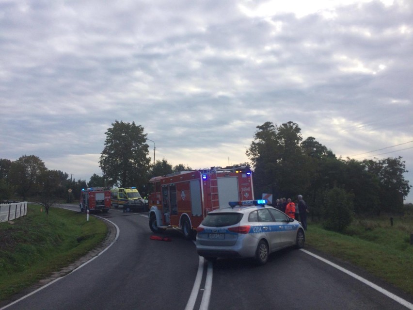 Wypadek w Dębsku koło Koźminka. Czołowe zderzenie dwóch aut [FOTO]