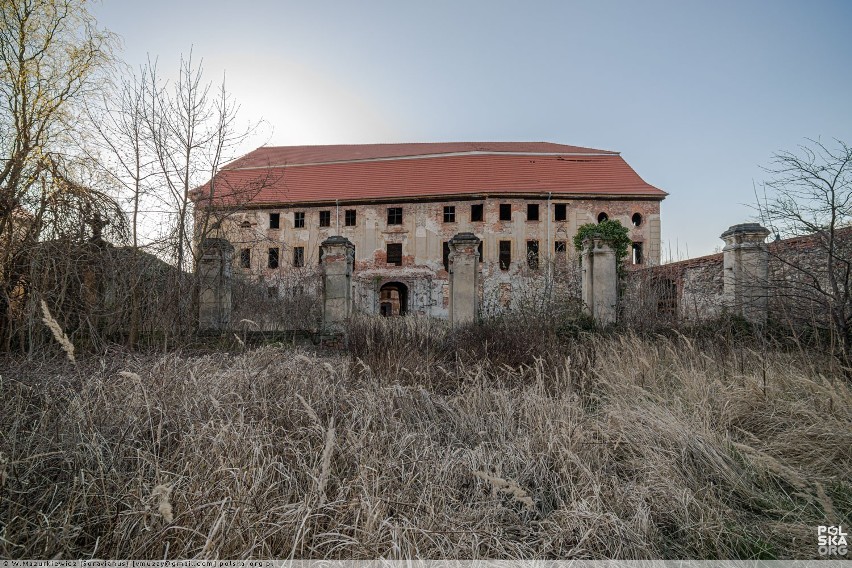 Wnętrza pałacowe w obiektywie Witolda Mazurkiewicza. Żarski...