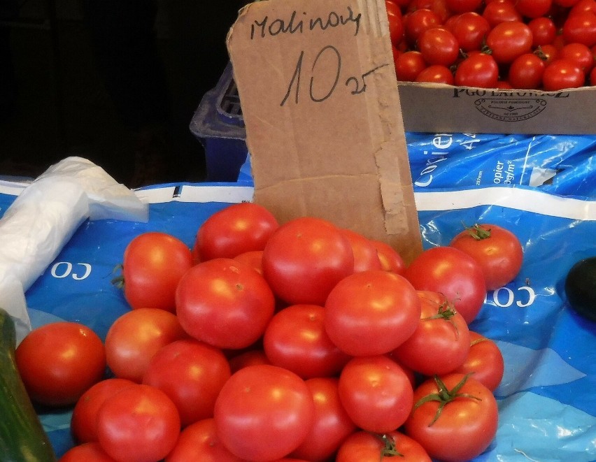 Pomidory malinowe kosztowały 10 złotych za kilogram.