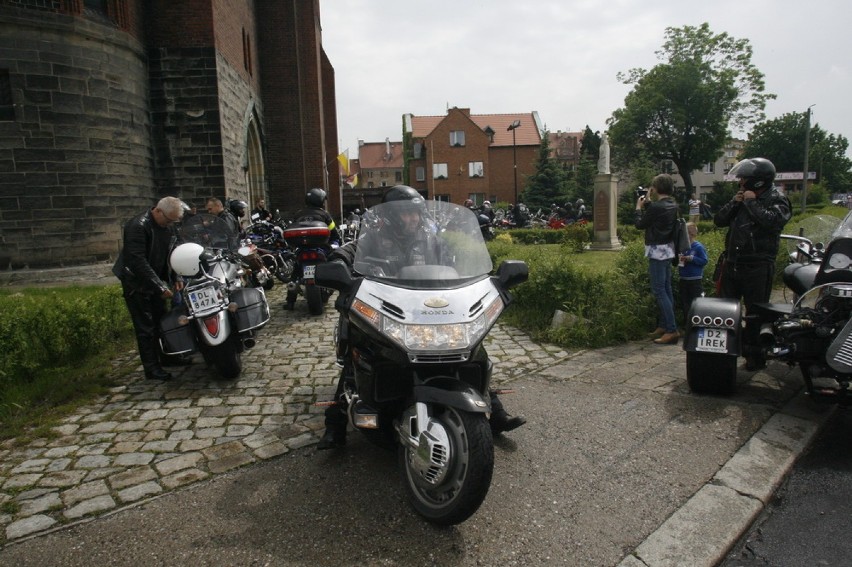 Motocykliści rozpoczęli sezon w Legnicy (ZDJĘCIA)