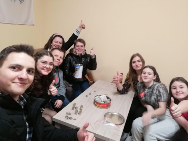Dekanalne Centrum Wolontariatu ŚDM w Dobrzyniu zorganizowało kiermasz ciast, z którego dochód przeznaczono na rehabilitację Zuzi