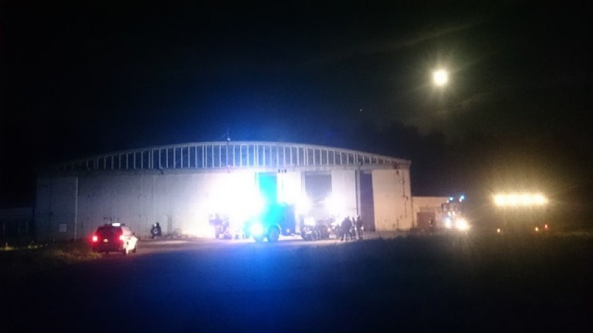 Nocny pożar w jednym z obiektów na terenie byłej jednostki wojskowej w Lipce - Osiedle Rajdowe