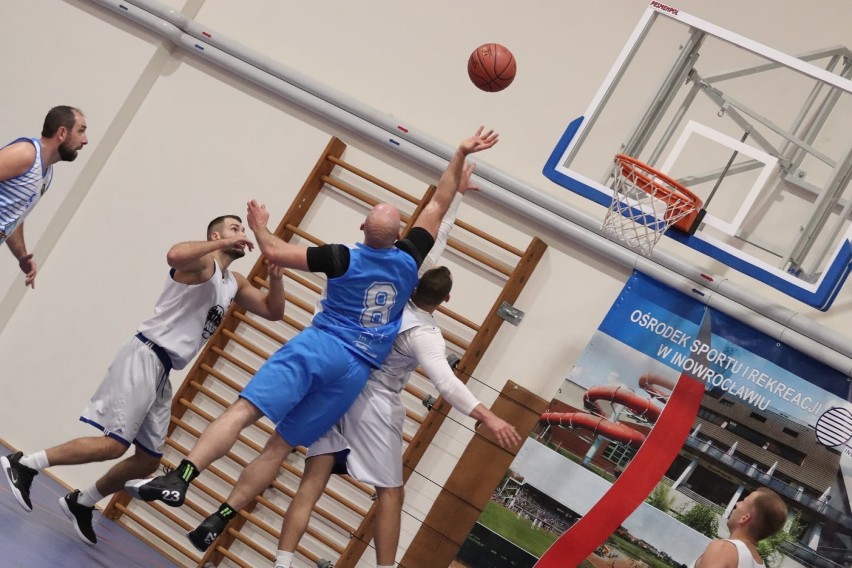 W Basket OSiR Lidze walczą koszykarze z trzech miast