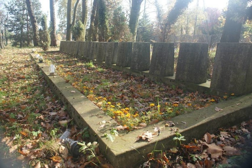 Cmentarzyk wojenny we wsi Stawiszcze