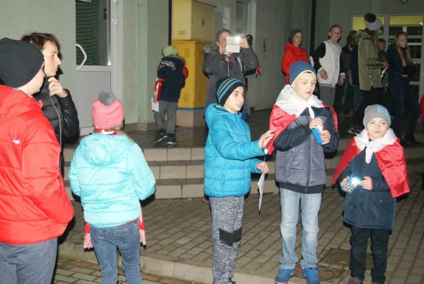 Marsz z okazji 100. rocznicy odzyskania przez Polskę niepodległości w Bodzyniewie
