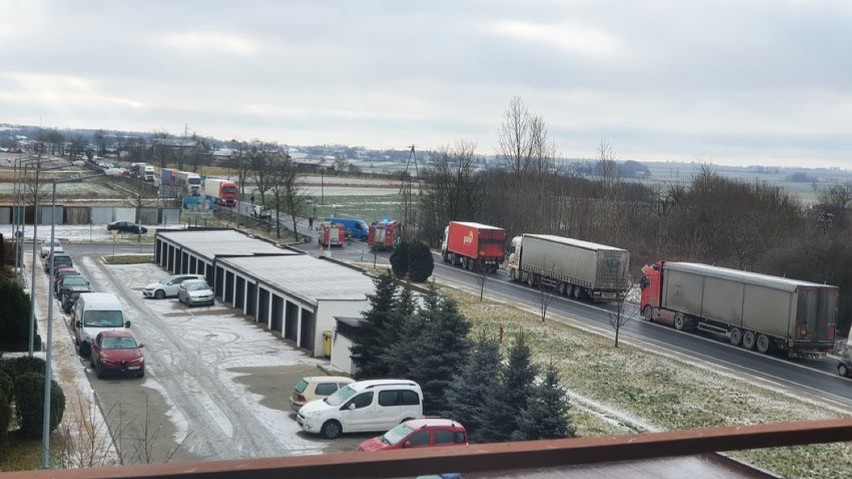 Wypadek na ulicy Częstochowskiej w Wieluniu. Ranna jedna osoba, są utrudnienia w ruchu 