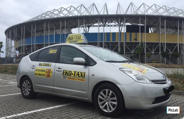 Tylko 2,8 zł opłaty początkowej i 1,8 zł za kolejny kilometr - to stawki nowej korporacji Eko Taxi. Czy wytrwa na toruńskim rynku?

  - Spróbujemy. Hallo Taxi też miała pod górkę - mówi Miłosz Kołodziej, jej prezes.

Zobacz także: Przestępcy poszukiwani przez policję w Kujawsko-Pomorskiem. Może kogoś rozpoznasz? [ZDJĘCIA]

tekst: Małgorzata Oberlan

SZCZEGÓŁY NA KOLEJNYCH STRONACH >>>>> 

Obejrzyj także: Recenzję wideo "7 uczuć"
