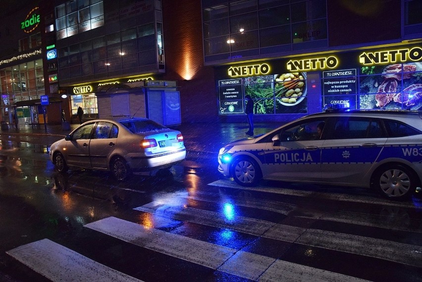 Potrącenie na przejściu w centrum Stargardu. Fatalne warunki na drogach