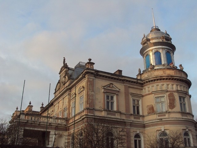 Zabytkowy pałac w Kościelcu