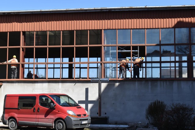 Rozbiórka sali gimnastycznej przy "Mechaniku" w Olkuszu