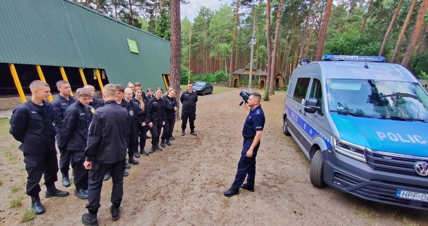Biwak klas mundurowych z ZSP 1 w Radomsku w stanicy harcerskiej w Białym Brzegu zakończony. ZDJĘCIA