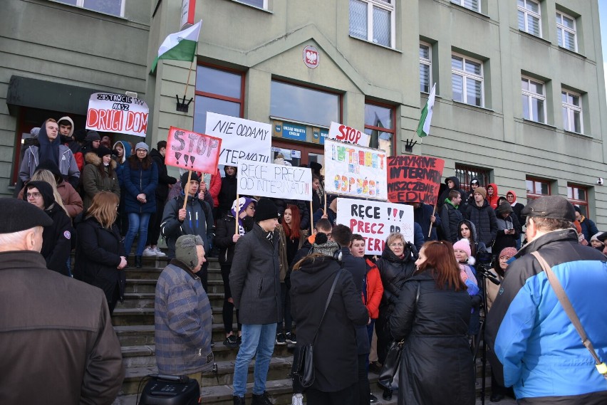 Poniedziałkowy protest przeciw likwidacji internatów odbył...