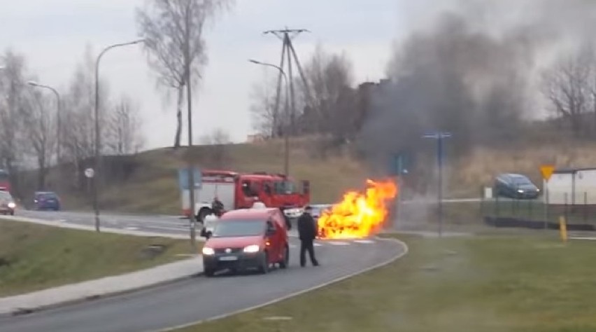 Pożar forda mondeo w Żorach: Ogień na al. Armii Krajowej