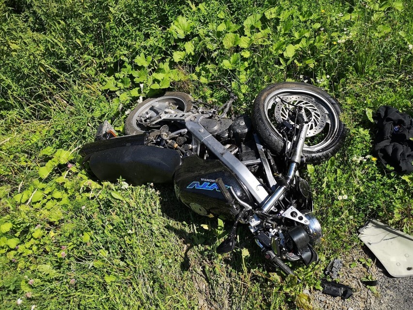 Wypadek w Tuchowie z udziałem motocykla i ciężarówki,...