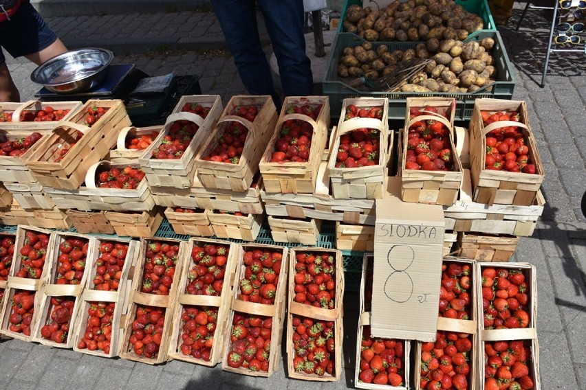 Chełm. Sprawdziliśmy jak kształtują się ceny owoców, warzyw i nowalijek na chełmskim bazarze - zobaczcie zdjęcia