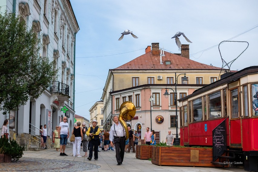 Tarnów. Trzecia odsłona Jazzowego Rynku. Muzyka królowała najpierw na Placu Sobieskiego, a potem w tarnowskim amfiteatrze [ZDJĘCIA]