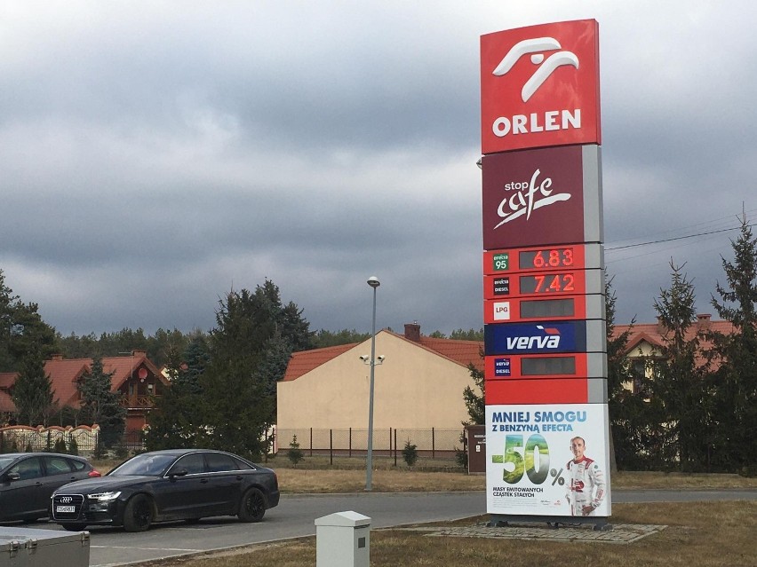 Stacja paliw Orlen przy ulicy Bałtowskiej w Ostrowcu.