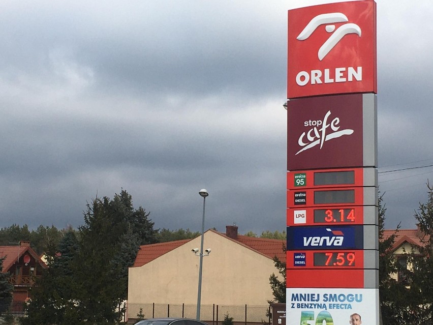 Stacja paliw Orlen przy ulicy Bałtowskiej w Ostrowcu.
