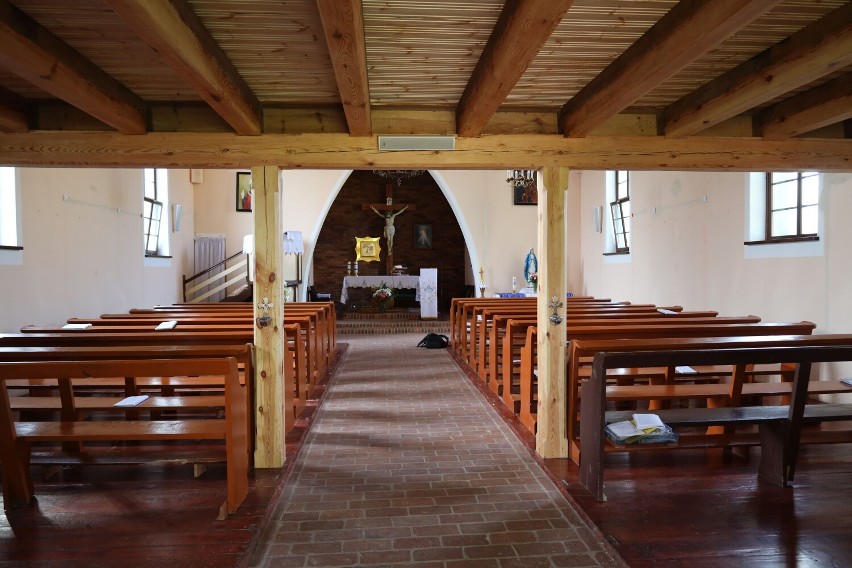 Chór w kościele w Dalęcinie także jest w remoncie