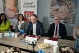 Co ma piernik do wiatraka? Powiat toruński i fabryka "Kopernik" będą się wspólnie promować