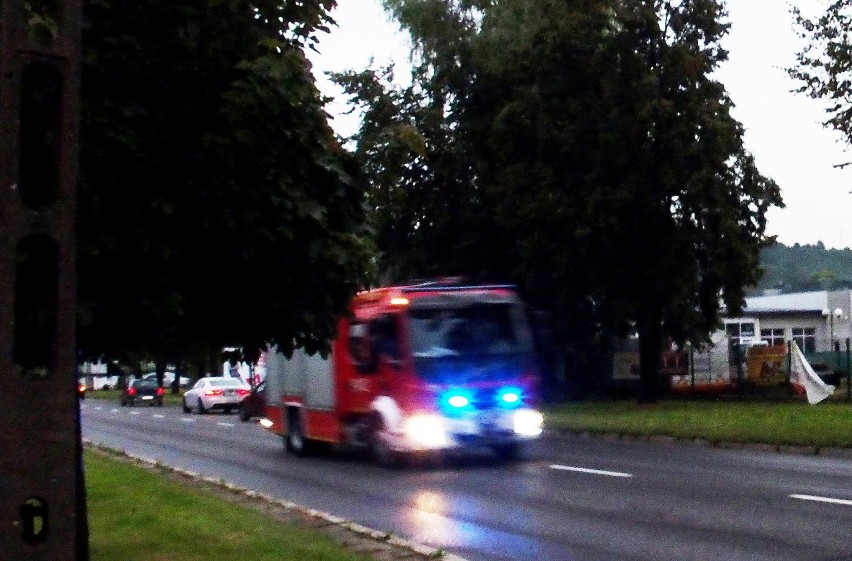 Nowy Sącz. Woda porwała czlowieka. Akcja ratownicza ocaliła mu życie