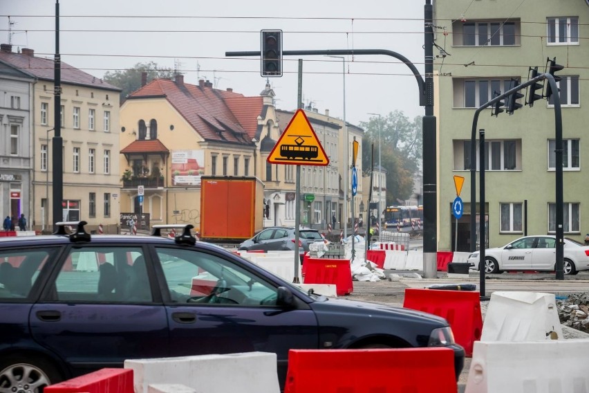 Na udrożnionym już dla ruchu rondzie Bernardyńskim...