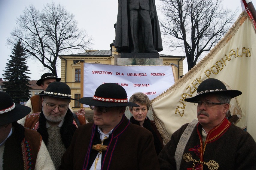 Związek Podhalan protestował przeciwko przenosinom pomnika...