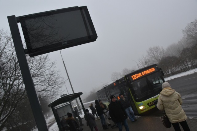 Jedna z tablic elektronicznych została ustawiona na przystanku "Czereśniowa", który jest przy ul. Piłsudskiego.