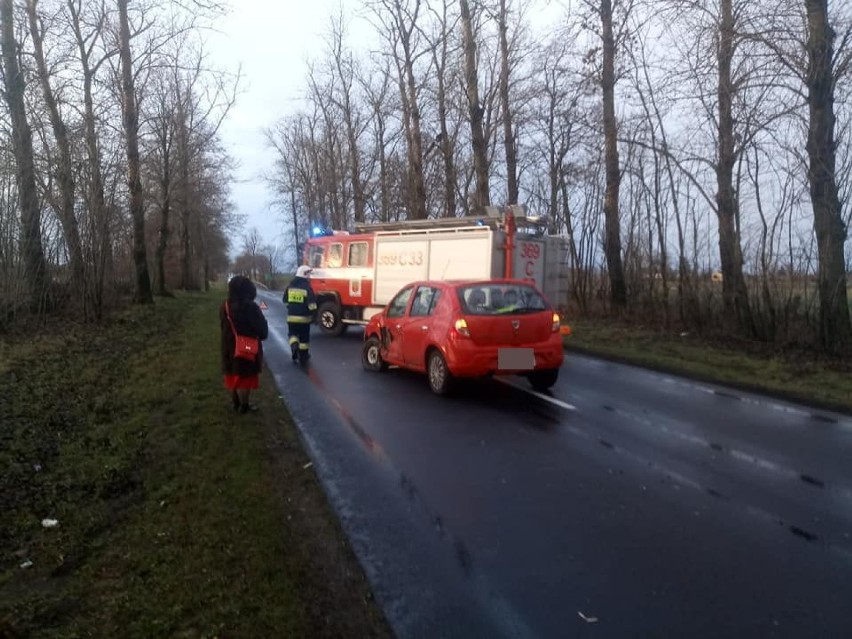 Wypadek na drodze Izbica Kujawska - Lubraniec. Zderzenie samochodów marki Dacia i Opel [zdjęcia]