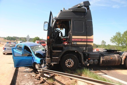 Wypadek na krajowej ósemce. Kierowca toyoty yaris nie żyje, ranna kobieta w szpitalu