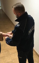 Kolbudy. Podając się za opiekunkę okradała swoich pracodawców. Policjanci zatrzymali 34-latkę, która mogła tak okradać jeszcze inne osoby