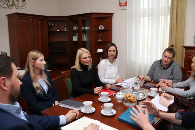 Pracownicy gminy Trzcianka i spółki Kombud raz w miesiącu organizują wspólne spotkania