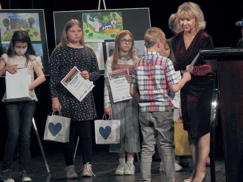 Wręczenie nagród i wyróżnień w konkursie plastycznym "Zamek...