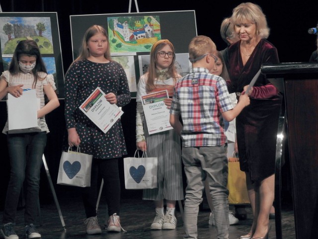 Wręczenie nagród i wyróżnień w konkursie plastycznym "Zamek Kazimierzowski oczami dziecka".