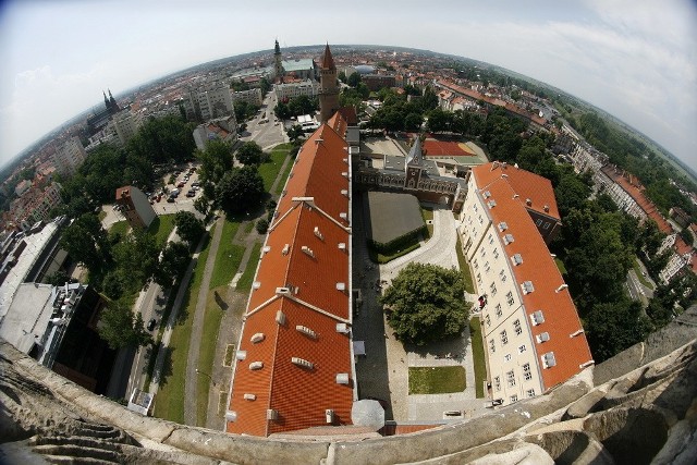 Widok na drugą wieżę Zamku Piastowskiego