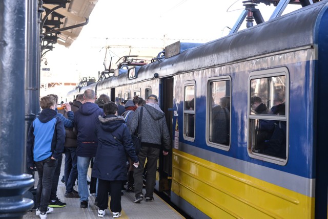 PKP Rzeszów: Rozkład jazdy pociągów, odjazdy, przyjazdy, wyszukiwarka połączeń