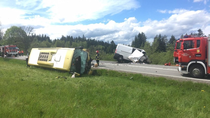 Wypadek na zakopiance. W rejonie Rdzawki autobus zderzył się z busem. Nie żyje jedna osoba 20 05