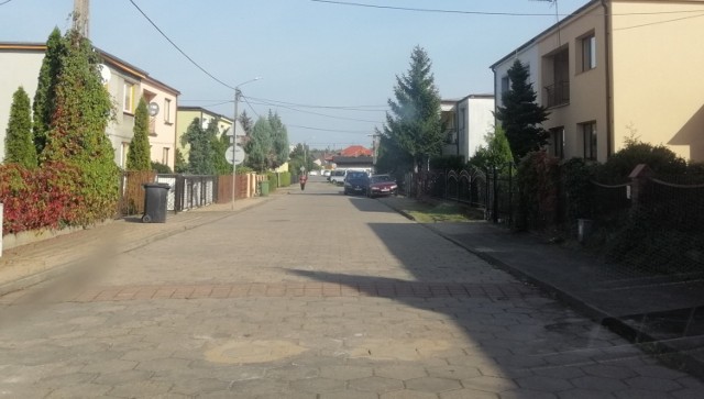 Przewodniczący Rady Miasta Łukasz Pietrzak pytał o remonty osiedlowych dróg wykonanych z trylinki. Wykonano już prace na ul. Bohaterów Kosmosu